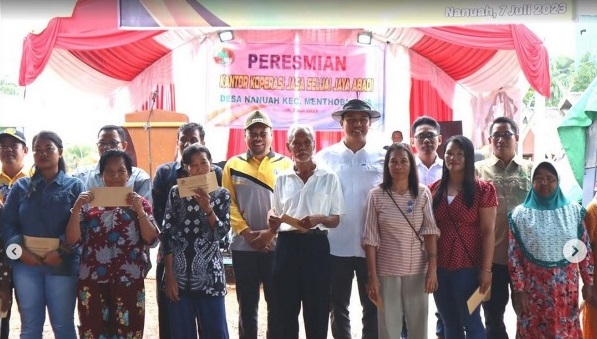 Bupati Hendra Lesmana Resmikan Kantor Koperasi Jasa Seluai Jaya Abadi Desa Nanuah